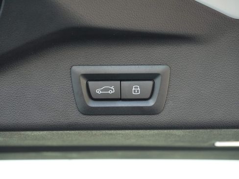 Used 2026 BMW X5 xDrive40i w/ M Sport Package AWD/4WD image 39