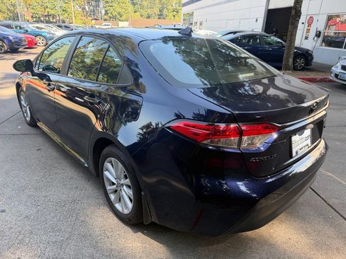 Used 2025 Toyota Corolla LE w/ LE Premium Package FWD image 6