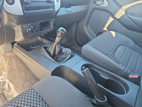 Used 2011 Nissan Frontier SV w/ SV Premium Utility Pkg image 19