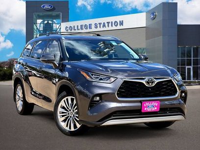 Used 2023 Toyota Highlander Platinum