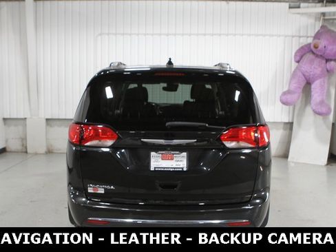 Used 2020 Chrysler Pacifica Touring-L Plus w/ Tire & Wheel Group image 33