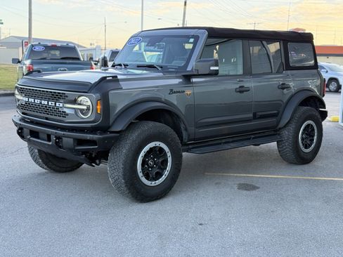 Used 2022 Ford Bronco Badlands image 3