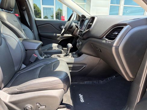 Used 2019 Jeep Cherokee Limited w/ Luxury Group AWD/4WD image 30
