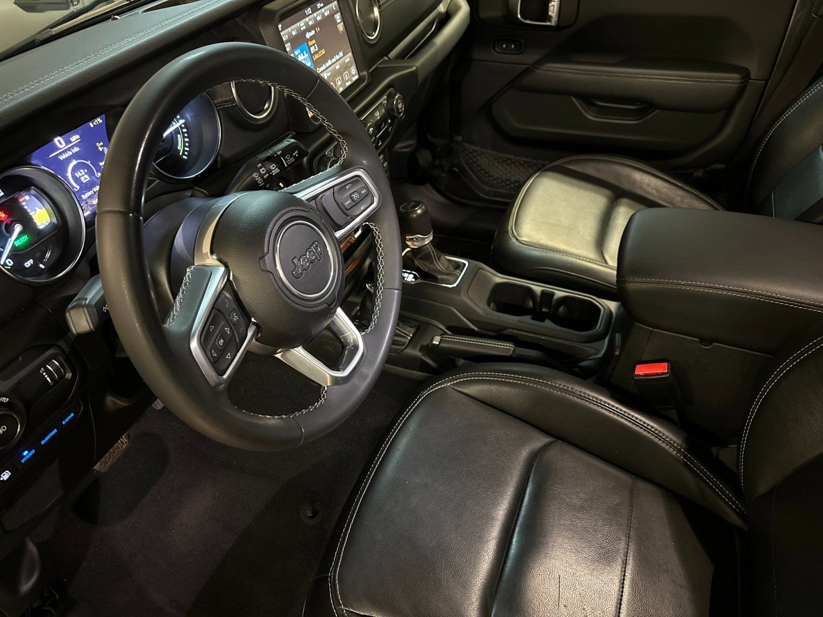 Used 2023 Jeep Wrangler Unlimited Sahara AWD/4WD image 9