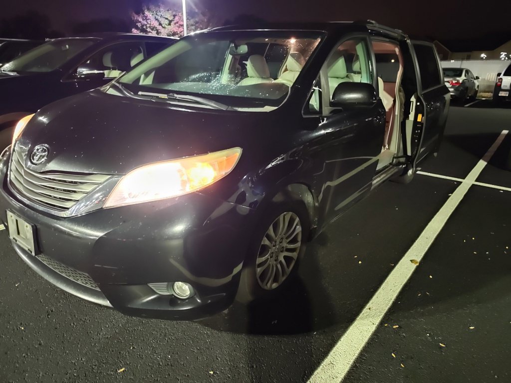 Used 2013 Toyota Sienna XLE FWD image 6