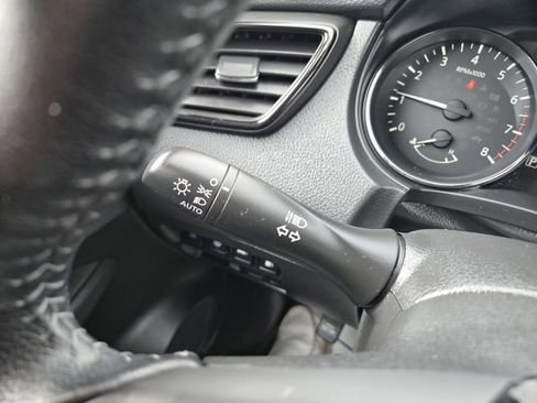 Used 2020 Nissan Rogue SV image 20