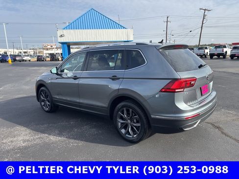 Used 2022 Volkswagen Tiguan SE w/ Panoramic Sunroof Package image 5
