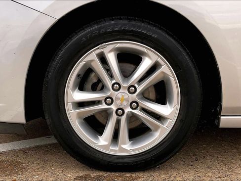 Used 2017 Chevrolet Cruze LT image 8