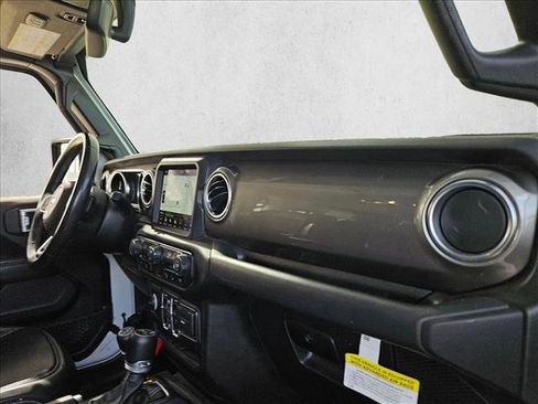 Used 2019 Jeep Wrangler Unlimited Sahara image 23