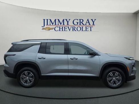 New 2026 Chevrolet Traverse LT image 6