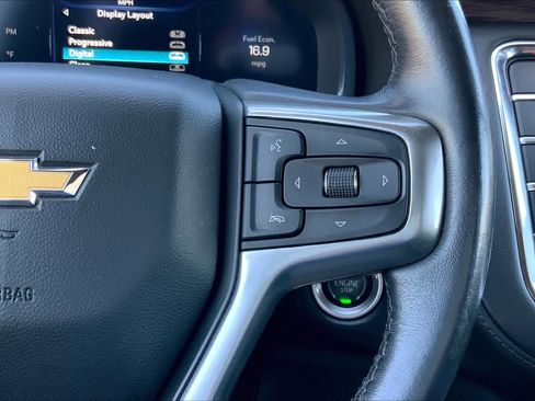 Used 2022 Chevrolet Suburban LT AWD/4WD image 25