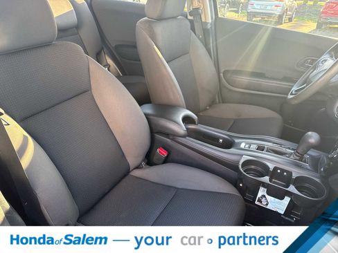 Used 2022 Honda HR-V LX image 14