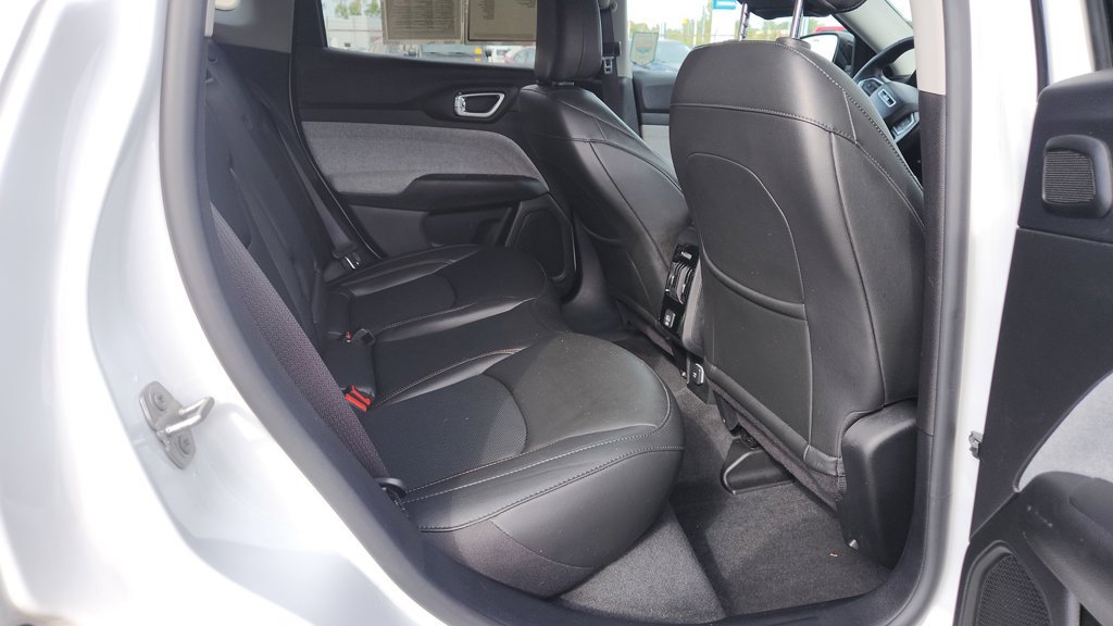 Used 2022 Jeep Compass Latitude w/ Sun and Sound Group AWD/4WD image 13