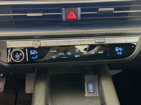 Used 2024 Hyundai Ioniq 6 SE RWD image 24