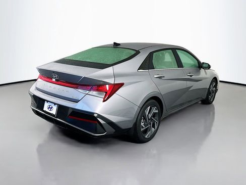 New 2025 Hyundai Elantra Limited image 5