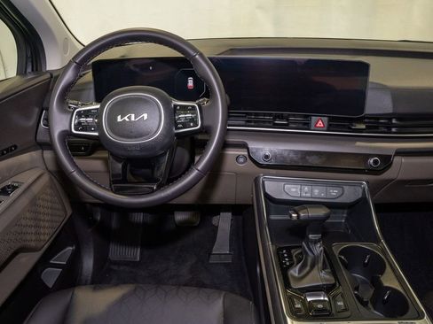 Certified 2025 Kia Carnival SX image 2