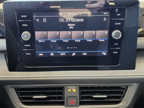 New 2026 Volkswagen Taos SE image 12