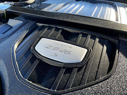 Used 2018 Porsche Panamera 4S image 34