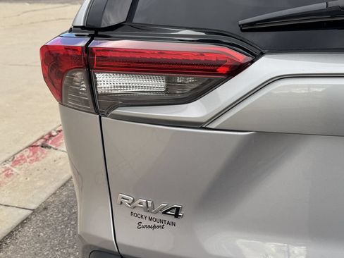 Used 2022 Toyota RAV4 LE AWD/4WD image 6