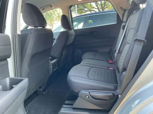 Used 2025 Nissan Pathfinder SV FWD image 9