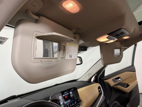 Used 2021 Nissan Rogue Platinum FWD image 32