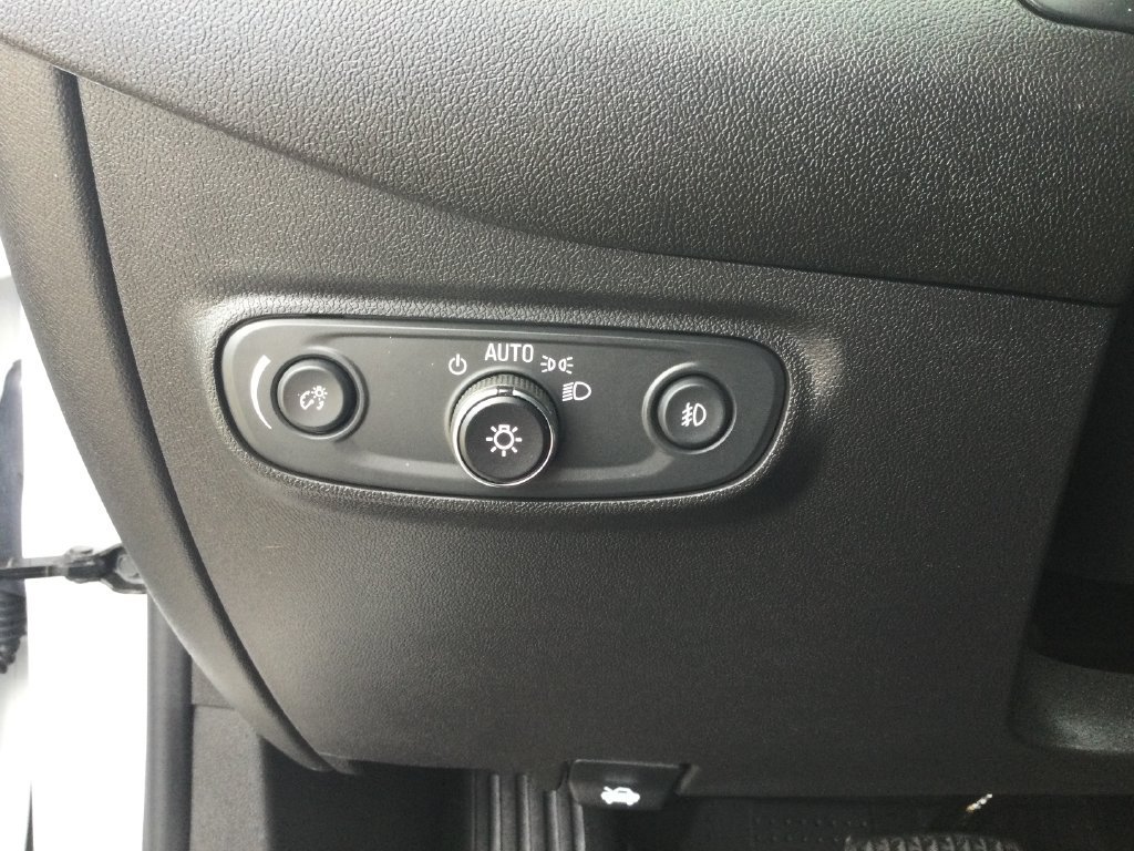 Used 2024 Chevrolet Equinox Premier FWD image 18