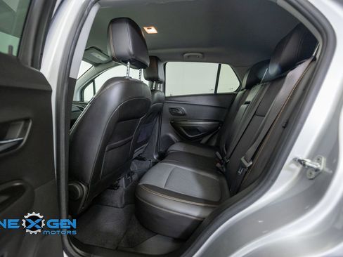 Used 2019 Chevrolet Trax LT w/ LT Convenience Package FWD image 26
