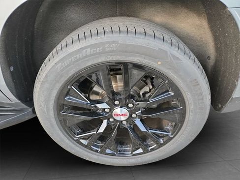 Used 2024 GMC Yukon SLE AWD/4WD image 32