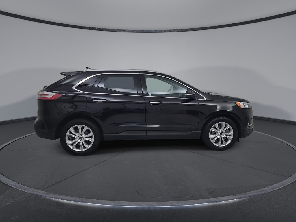 Used 2020 Ford Edge Titanium w/ Class II Trailer Tow Package AWD/4WD image 2