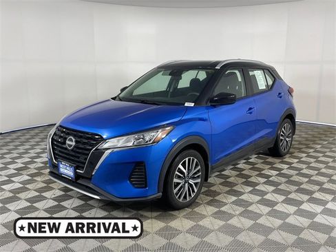 Used 2023 Nissan Kicks SV image 1