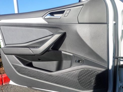 Certified 2025 Volkswagen Jetta SE w/ Sunroof Package image 13