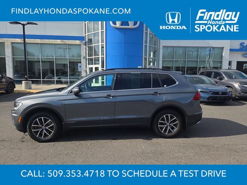 Used 2019 Volkswagen Tiguan SE w/ Panoramic Sunroof Package AWD/4WD image 2