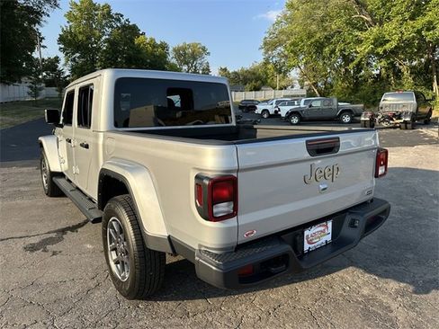 Used 2023 Jeep Gladiator Overland image 8