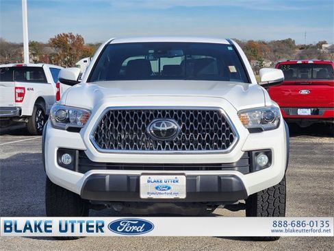 Used 2018 Toyota Tacoma TRD Off-Road image 2