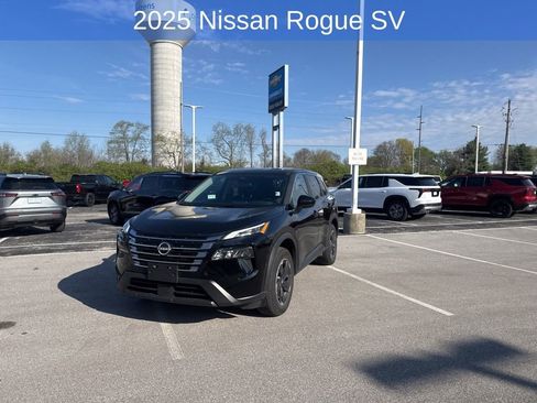 Used 2025 Nissan Rogue SV image 2