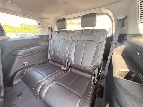 Used 2023 Jeep Grand Cherokee L Limited AWD/4WD image 26