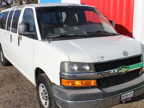 Used 2011 Chevrolet Express 3500 LT w/ LT Preferred Equipment Group image 4