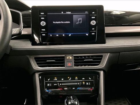 Used 2025 Volkswagen Taos SE image 27