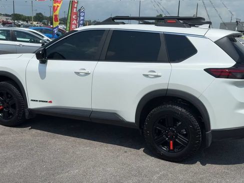 Used 2025 Nissan Rogue SV AWD/4WD image 4