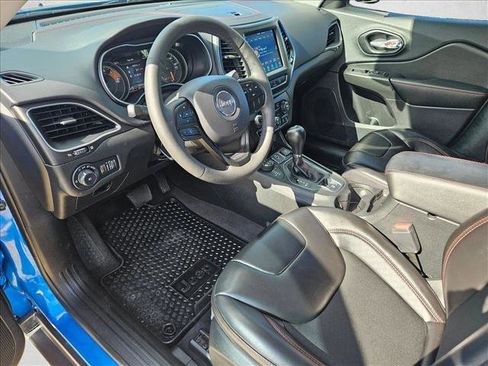 Used 2022 Jeep Cherokee Trailhawk image 9