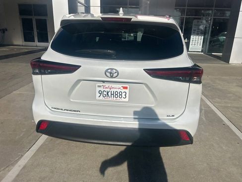 Used 2022 Toyota Highlander XLE FWD image 5