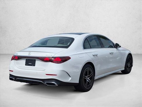Used 2025 Mercedes-Benz E 350 4MATIC Sedan image 2