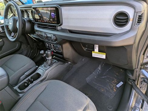 New 2025 Jeep Gladiator Sport image 27