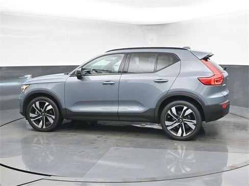 Used 2023 Volvo XC40 B5 Plus w/ Protection Package Premier image 5