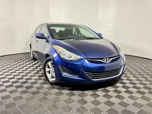 Used 2015 Hyundai Elantra SE image 1