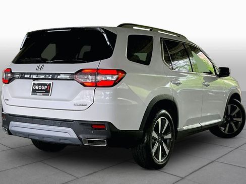 Used 2025 Honda Pilot Touring image 12