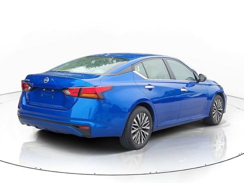 Used 2025 Nissan Altima 2.5 SV FWD image 4