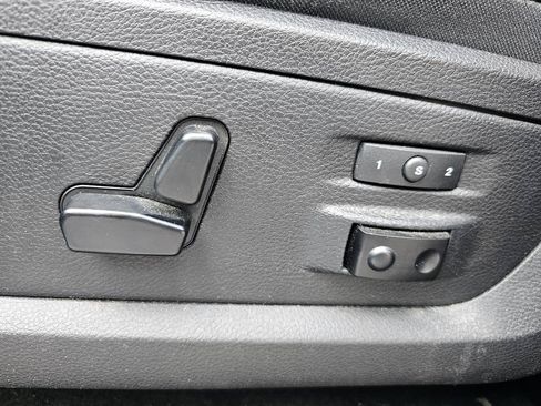 Used 2015 RAM 1500 Laramie w/ Convenience Group AWD/4WD image 8