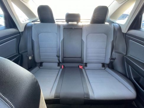 Used 2025 Volkswagen Jetta SE image 38