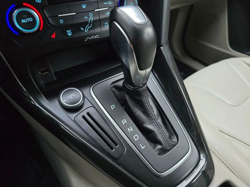 Used 2015 Ford Focus Electric Hatchback 4D w/ Exterior Protection Package image 32